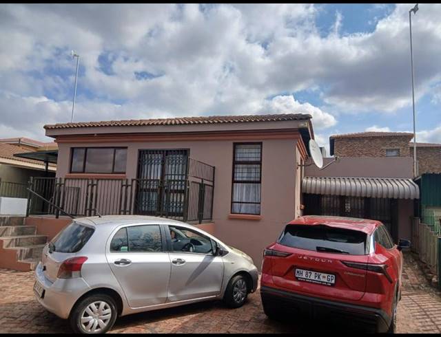 3 BEDROOM COMPLEX FOR SALE IN VAALOEWER